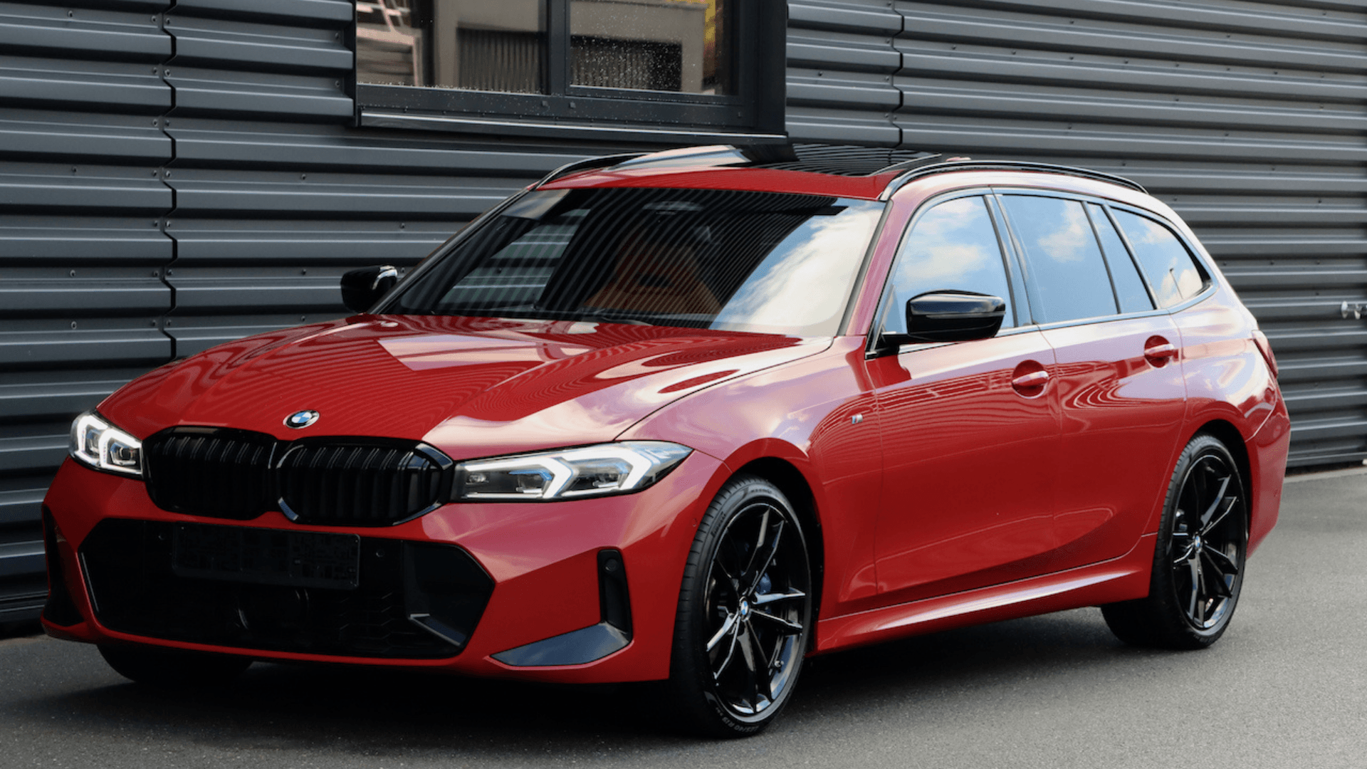 BMW 3er Touring in Rot als hochwertiger Premium-Gebrauchtwagen